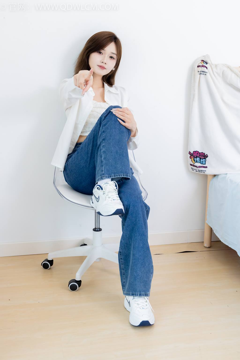 图片[74]-物恋传媒 NO.2432 橙子-运动鞋、白棉袜、裸足[130P] – 速更版-美库