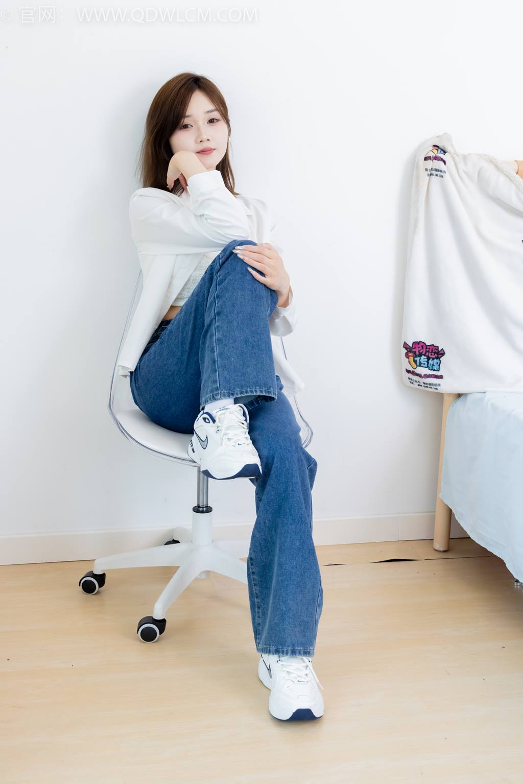 图片[77]-物恋传媒 NO.2432 橙子-运动鞋、白棉袜、裸足[130P] – 速更版-美库