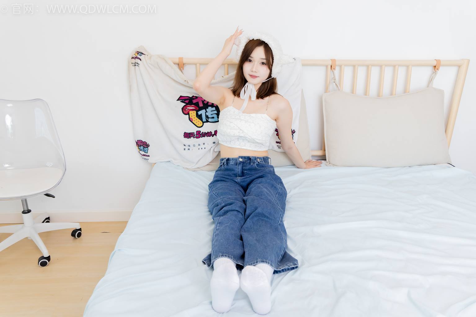 图片[85]-物恋传媒 NO.2432 橙子-运动鞋、白棉袜、裸足[130P] – 速更版-美库