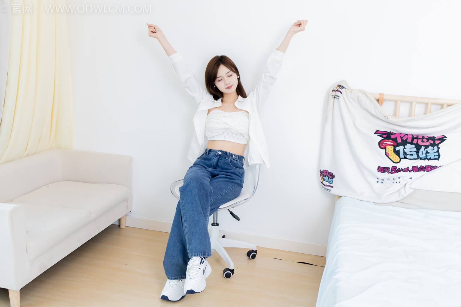 图片[88]-物恋传媒 NO.2432 橙子-运动鞋、白棉袜、裸足[130P] – 速更版-美库