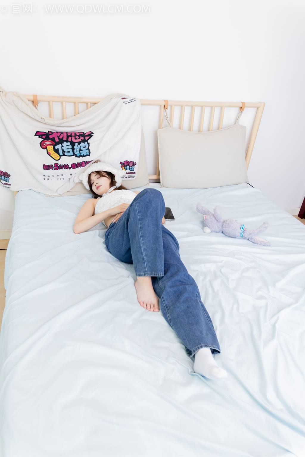 图片[92]-物恋传媒 NO.2432 橙子-运动鞋、白棉袜、裸足[130P] – 速更版-美库