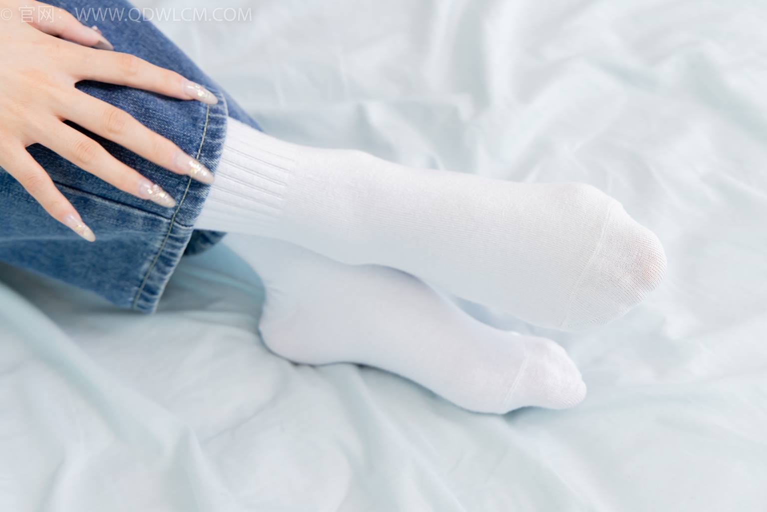 图片[103]-物恋传媒 NO.2432 橙子-运动鞋、白棉袜、裸足[130P] – 速更版-美库