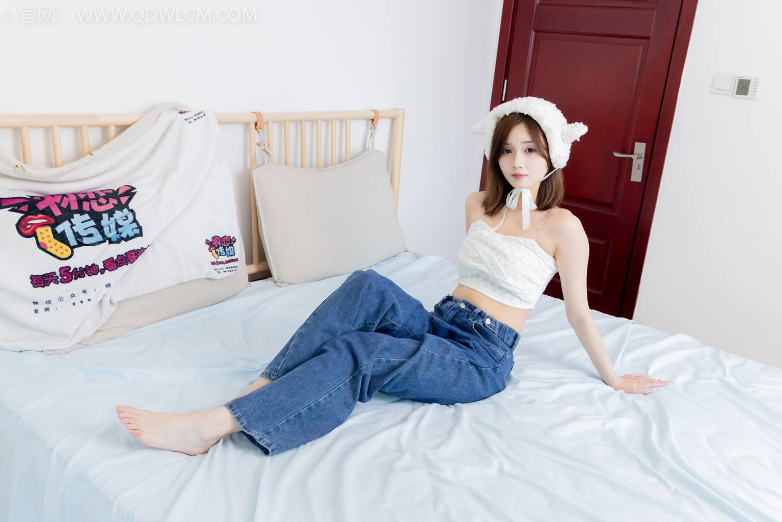 图片[128]-物恋传媒 NO.2432 橙子-运动鞋、白棉袜、裸足[130P] – 速更版-美库