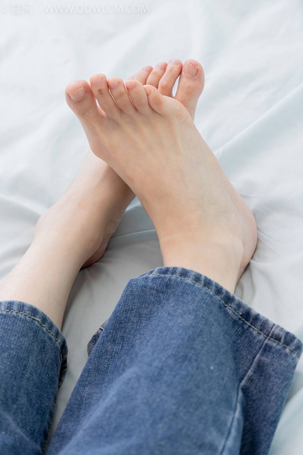 图片[131]-物恋传媒 NO.2432 橙子-运动鞋、白棉袜、裸足[130P] – 速更版-美库
