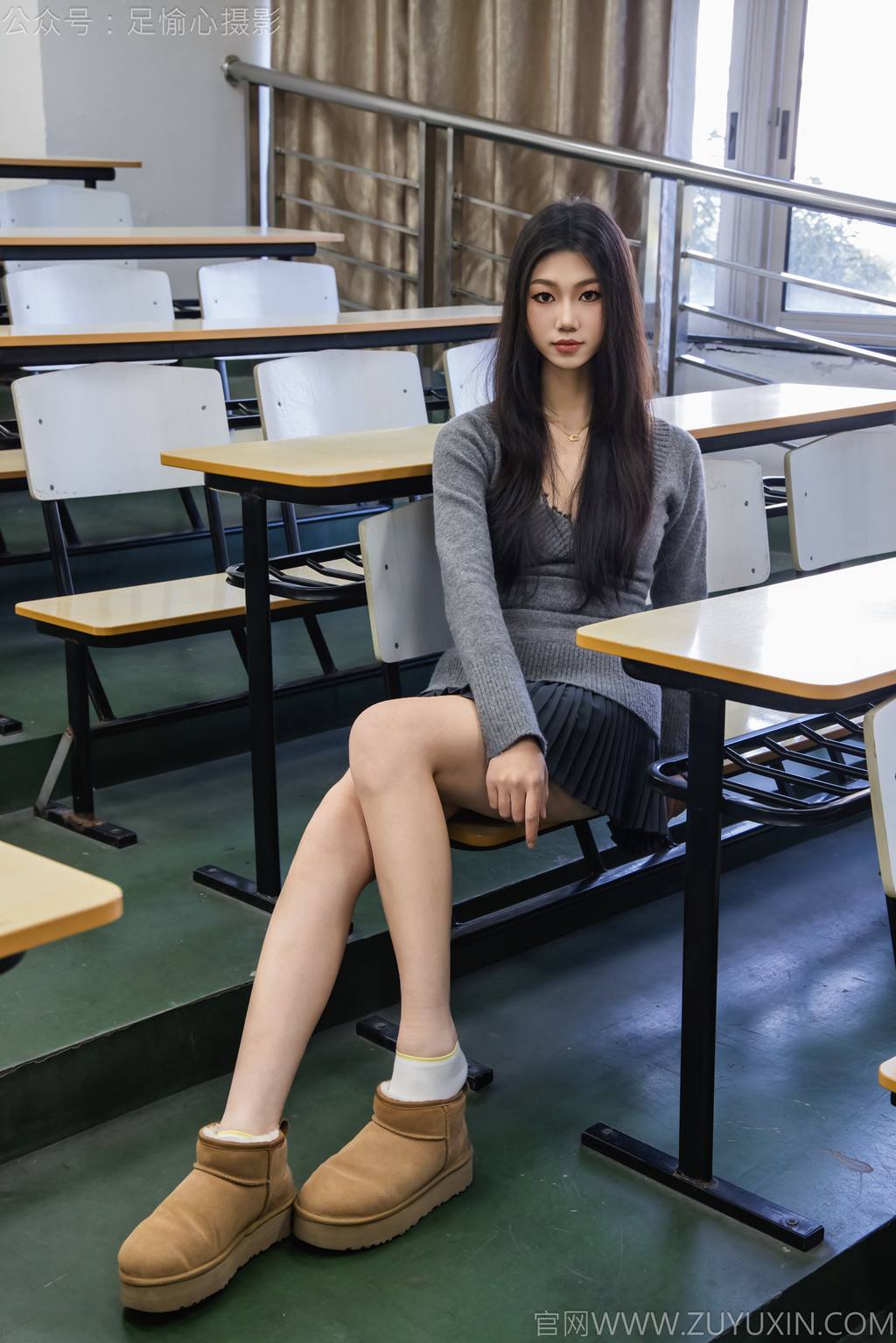 图片[102]-足愉心 NO.042 萱萱（搭配：灰色毛衫、黑色短裙、松糕鞋、白色棉袜、裸足）[110P] – 速更版-美库