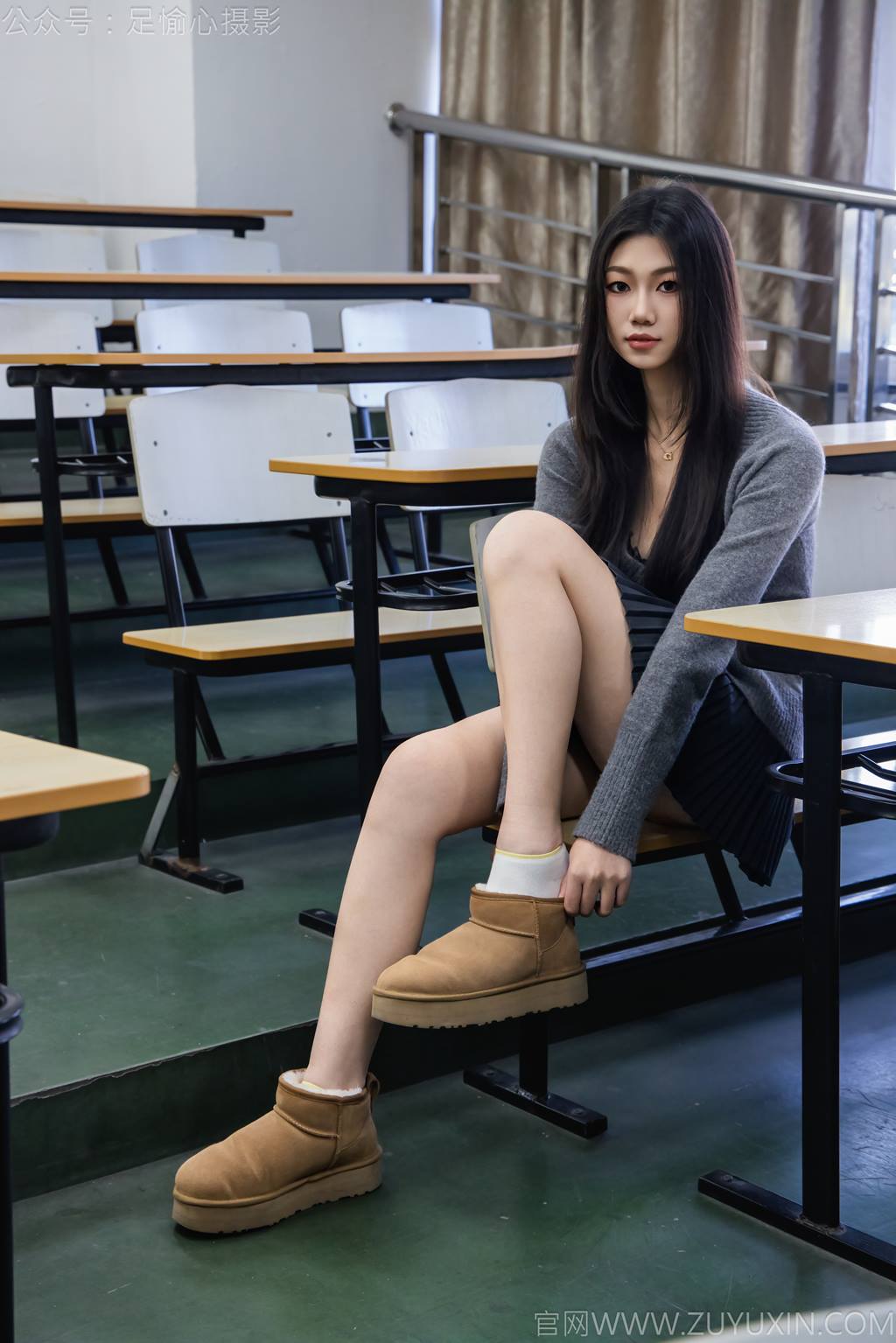 图片[106]-足愉心 NO.042 萱萱（搭配：灰色毛衫、黑色短裙、松糕鞋、白色棉袜、裸足）[110P] – 速更版-美库