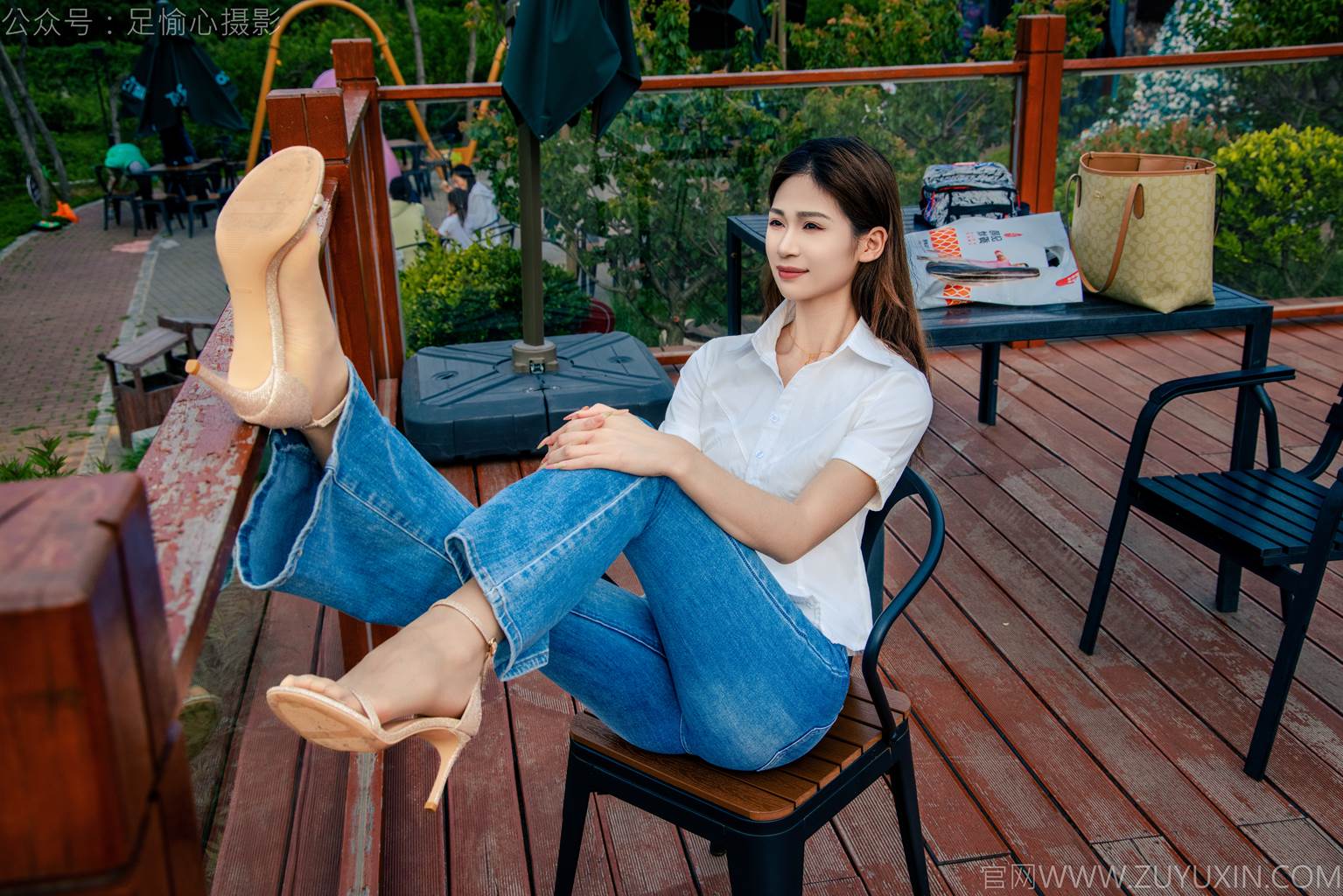 图片[15]-足愉心 NO.048 沐晴（搭配：白衬衣、牛仔长裤、肉色丝袜、浅色高跟鞋）[80P] – 速更版-美库