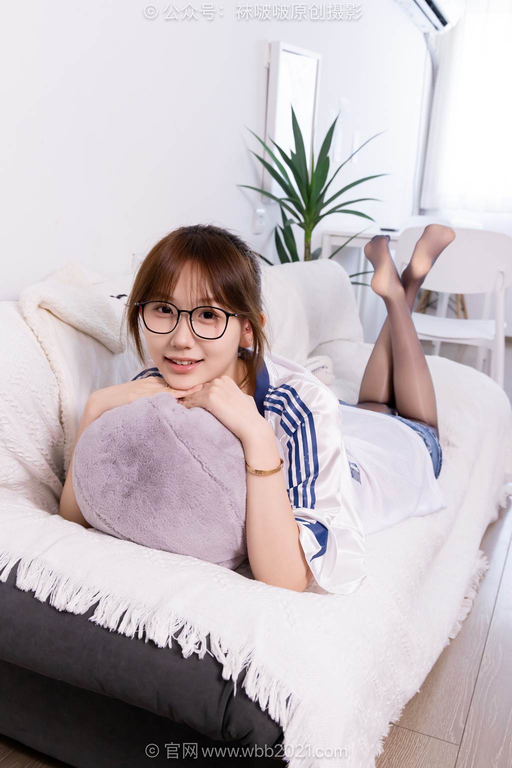 图片[31]-[BoBoSocks袜啵啵]NO.590 香菜-板鞋、短白棉袜、油亮薄黑丝、分体牛仔裤[113P] – 速更版-美库