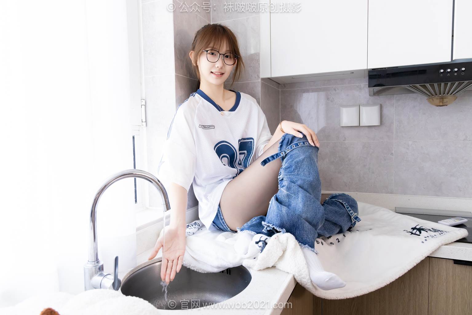 图片[43]-[BoBoSocks袜啵啵]NO.590 香菜-板鞋、短白棉袜、油亮薄黑丝、分体牛仔裤[113P] – 速更版-美库