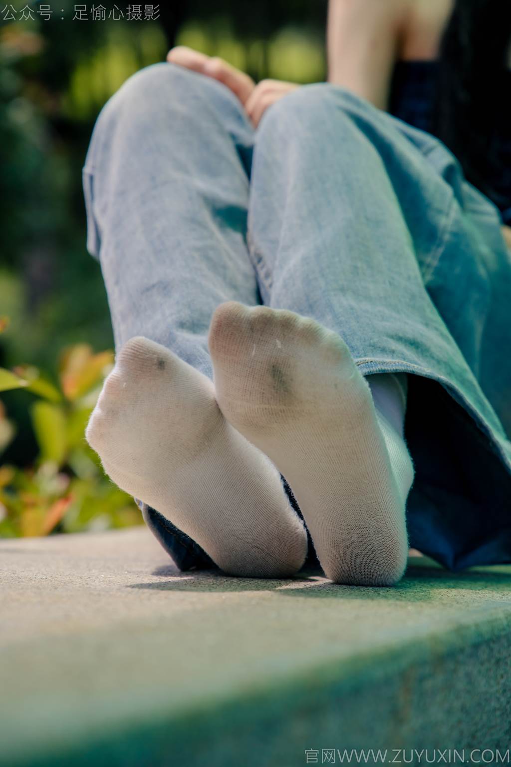 图片[76]-足愉心 NO.049 小瑶（搭配：蓝色格子吊带、牛仔长裤、白棉袜、洞洞鞋、裸足）[90P] – 速更版-美库