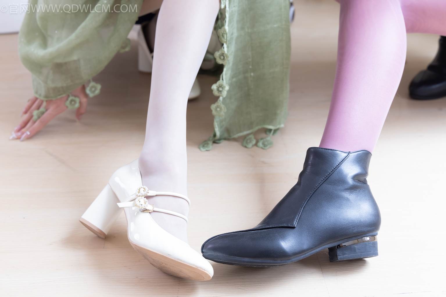 图片[17]-物恋传媒 NO.2442 茯苓&岚岚-高跟鞋、短靴、薄粉丝、薄白丝套薄灰丝[164P] – 速更版-美库