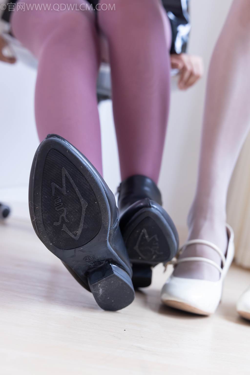 图片[52]-物恋传媒 NO.2442 茯苓&岚岚-高跟鞋、短靴、薄粉丝、薄白丝套薄灰丝[164P] – 速更版-美库