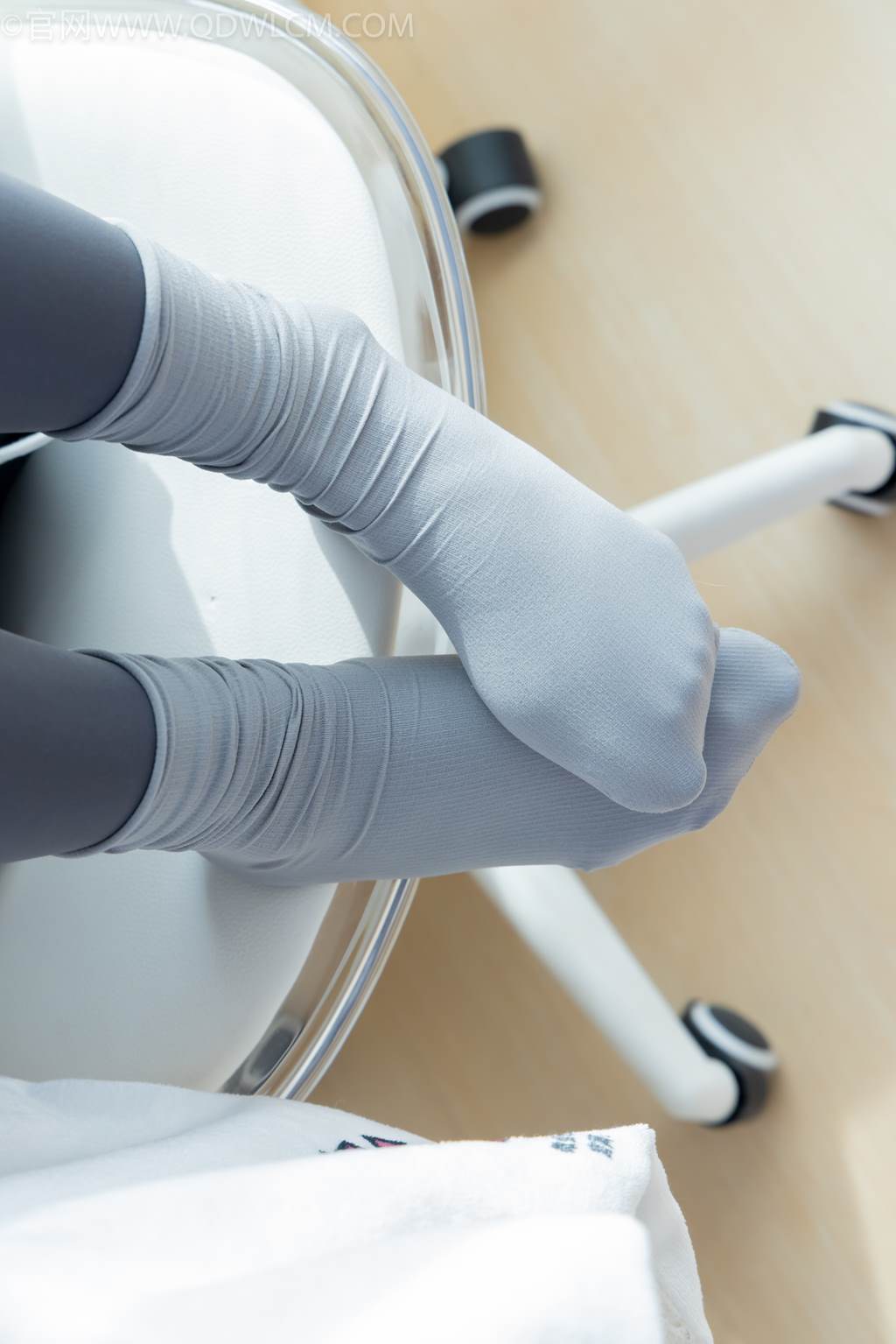 图片[28]-物恋传媒 NO.2443 恬恬-体操服、板鞋、厚灰丝、灰色冰丝袜[163P] – 速更版-美库