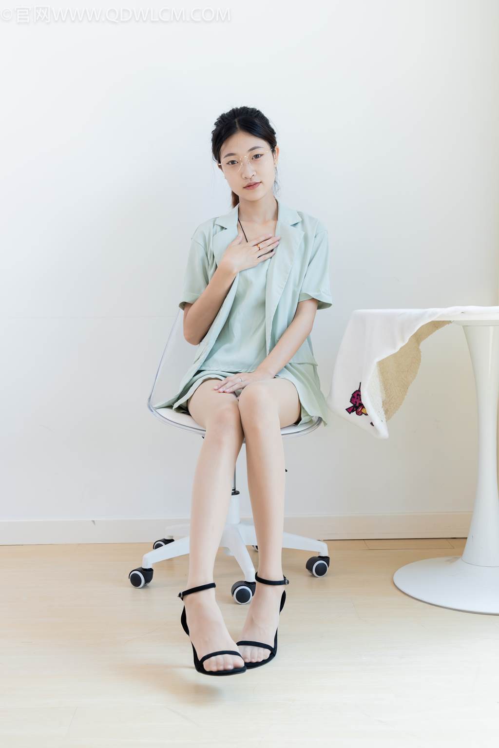 图片[69]-物恋传媒 NO.2444 小夏-三双高跟鞋、薄肉丝、裸足[143P] – 速更版-美库