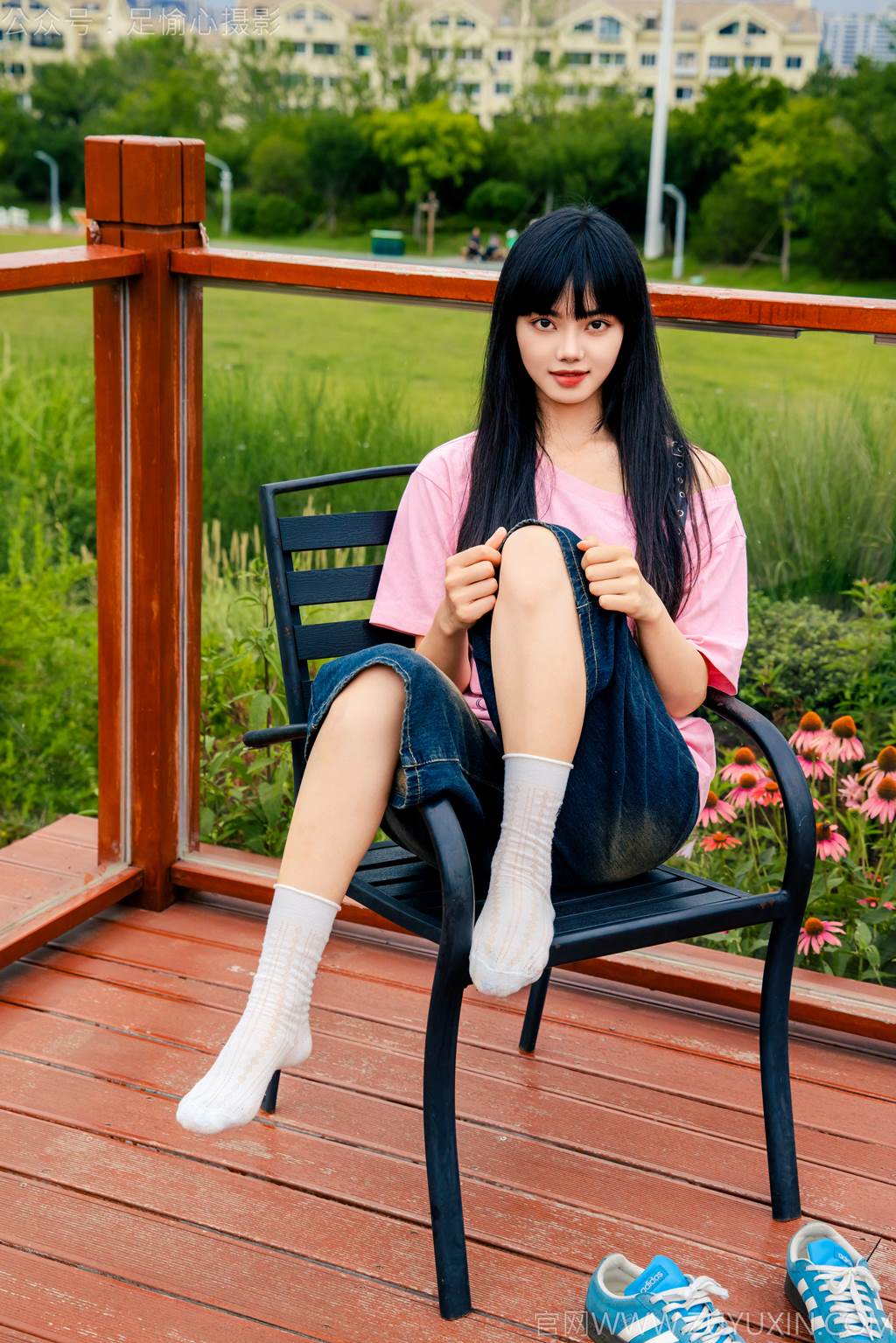图片[10]-足愉心 NO.050 阿月（搭配：粉色T恤、牛仔短裤、白棉袜、德训鞋、裸足）[80P] – 速更版-美库