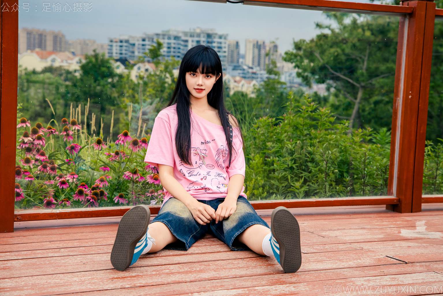 图片[12]-足愉心 NO.050 阿月（搭配：粉色T恤、牛仔短裤、白棉袜、德训鞋、裸足）[80P] – 速更版-美库