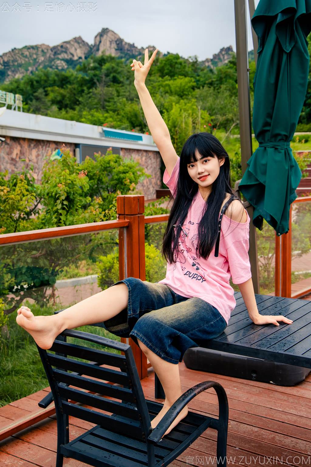 图片[13]-足愉心 NO.050 阿月（搭配：粉色T恤、牛仔短裤、白棉袜、德训鞋、裸足）[80P] – 速更版-美库