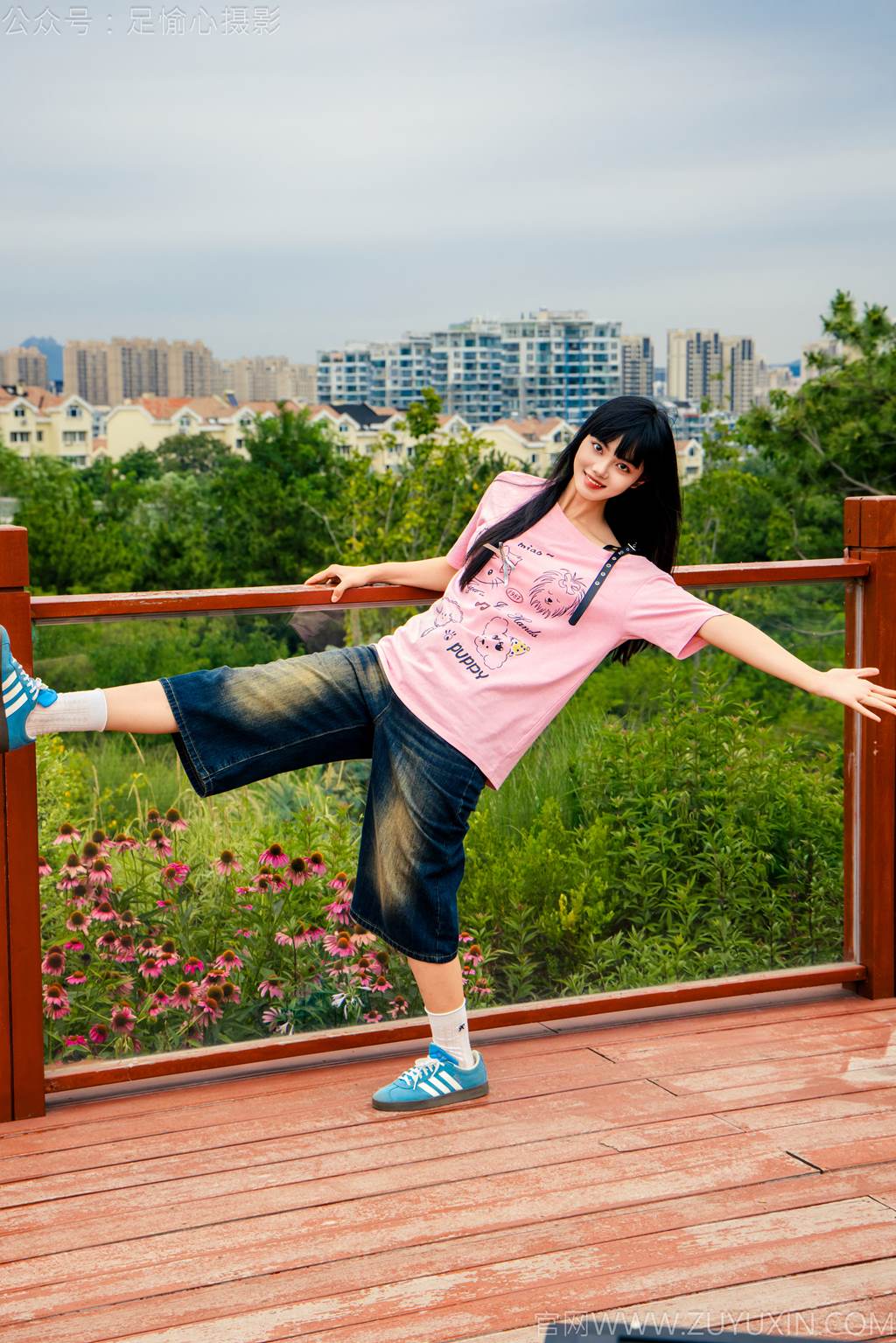 图片[16]-足愉心 NO.050 阿月（搭配：粉色T恤、牛仔短裤、白棉袜、德训鞋、裸足）[80P] – 速更版-美库