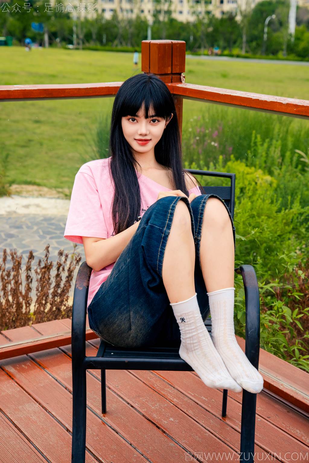 图片[20]-足愉心 NO.050 阿月（搭配：粉色T恤、牛仔短裤、白棉袜、德训鞋、裸足）[80P] – 速更版-美库