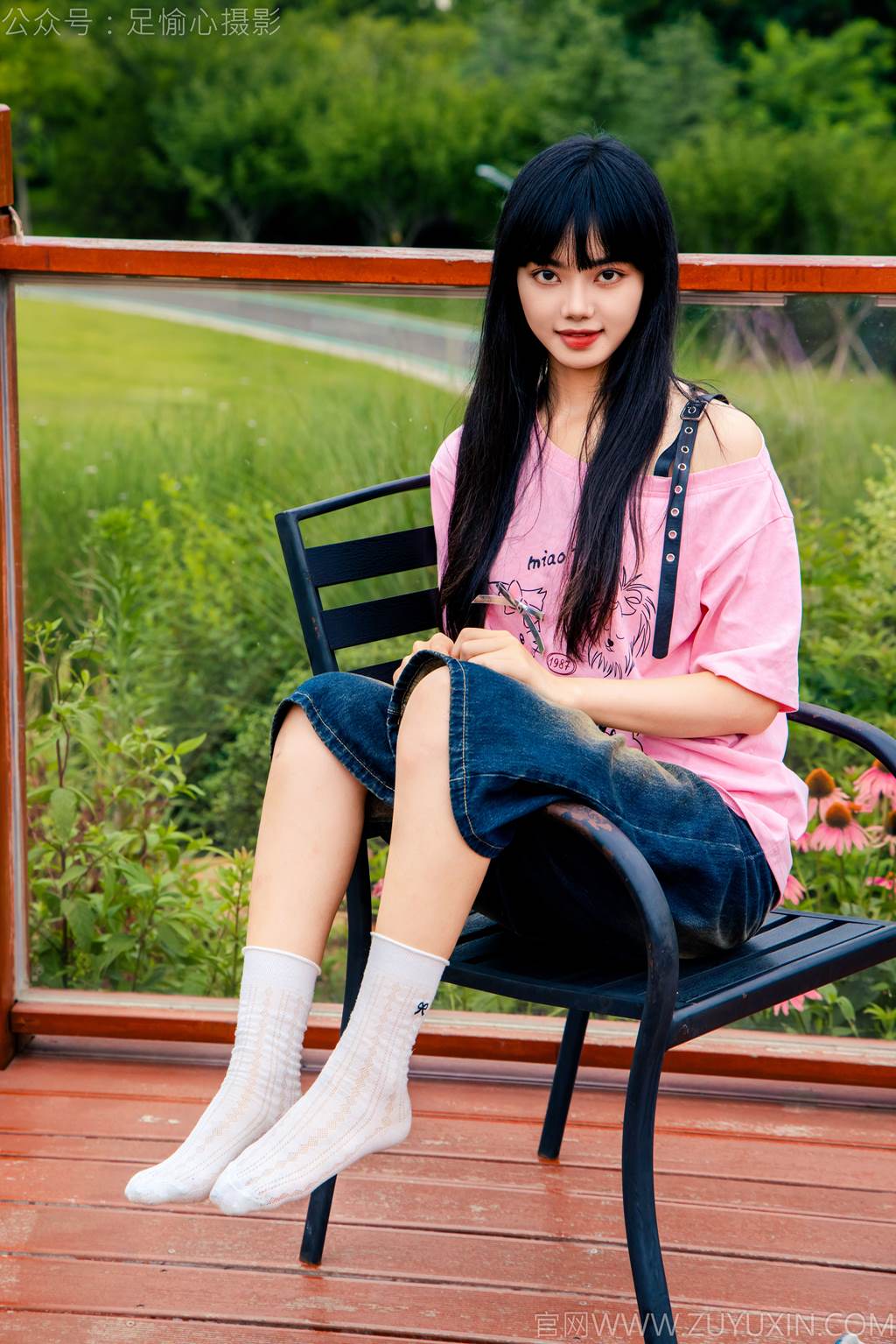 图片[24]-足愉心 NO.050 阿月（搭配：粉色T恤、牛仔短裤、白棉袜、德训鞋、裸足）[80P] – 速更版-美库