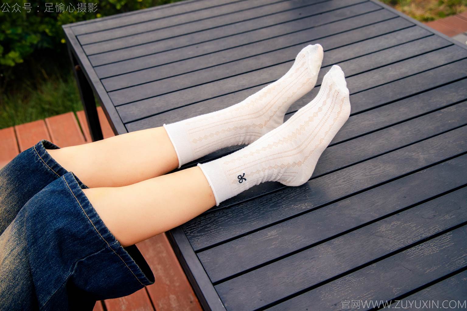 图片[26]-足愉心 NO.050 阿月（搭配：粉色T恤、牛仔短裤、白棉袜、德训鞋、裸足）[80P] – 速更版-美库