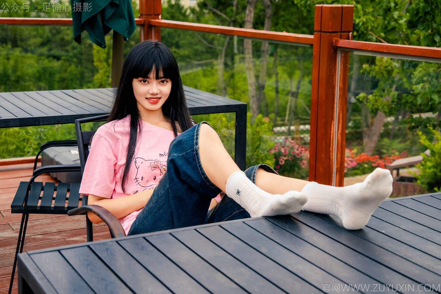 图片[28]-足愉心 NO.050 阿月（搭配：粉色T恤、牛仔短裤、白棉袜、德训鞋、裸足）[80P] – 速更版-美库
