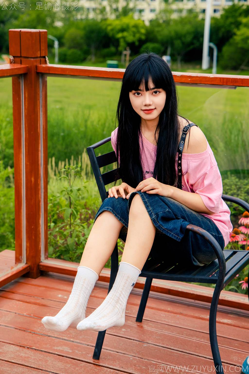 图片[30]-足愉心 NO.050 阿月（搭配：粉色T恤、牛仔短裤、白棉袜、德训鞋、裸足）[80P] – 速更版-美库