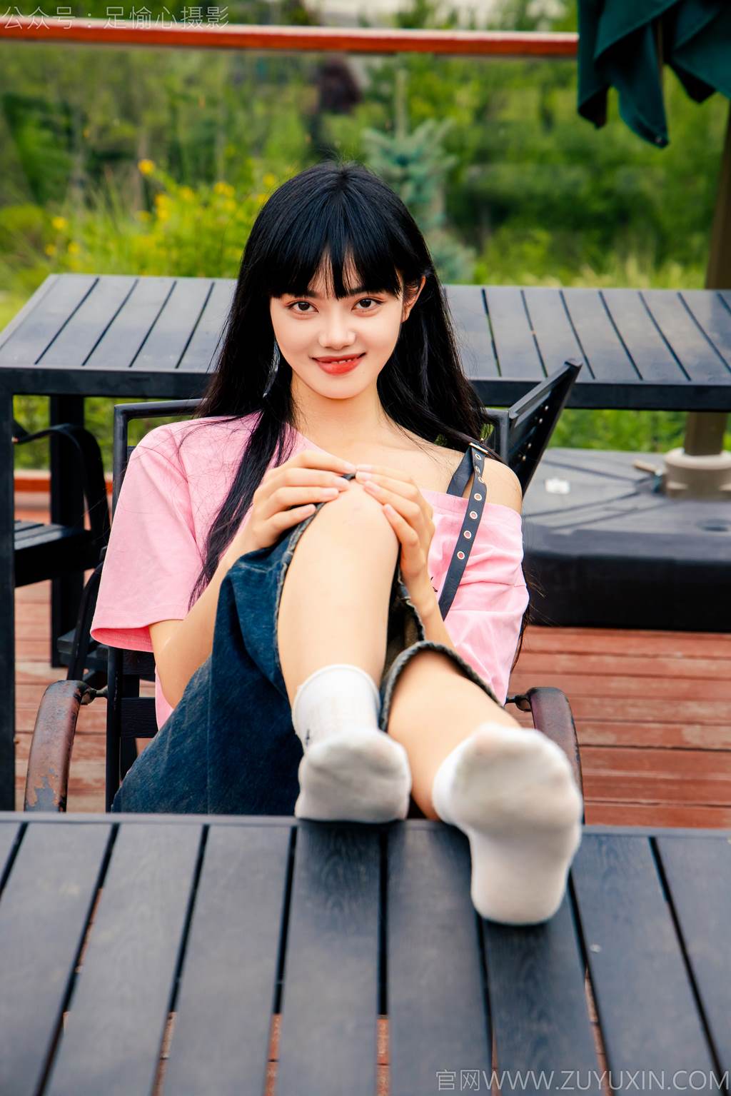 图片[44]-足愉心 NO.050 阿月（搭配：粉色T恤、牛仔短裤、白棉袜、德训鞋、裸足）[80P] – 速更版-美库