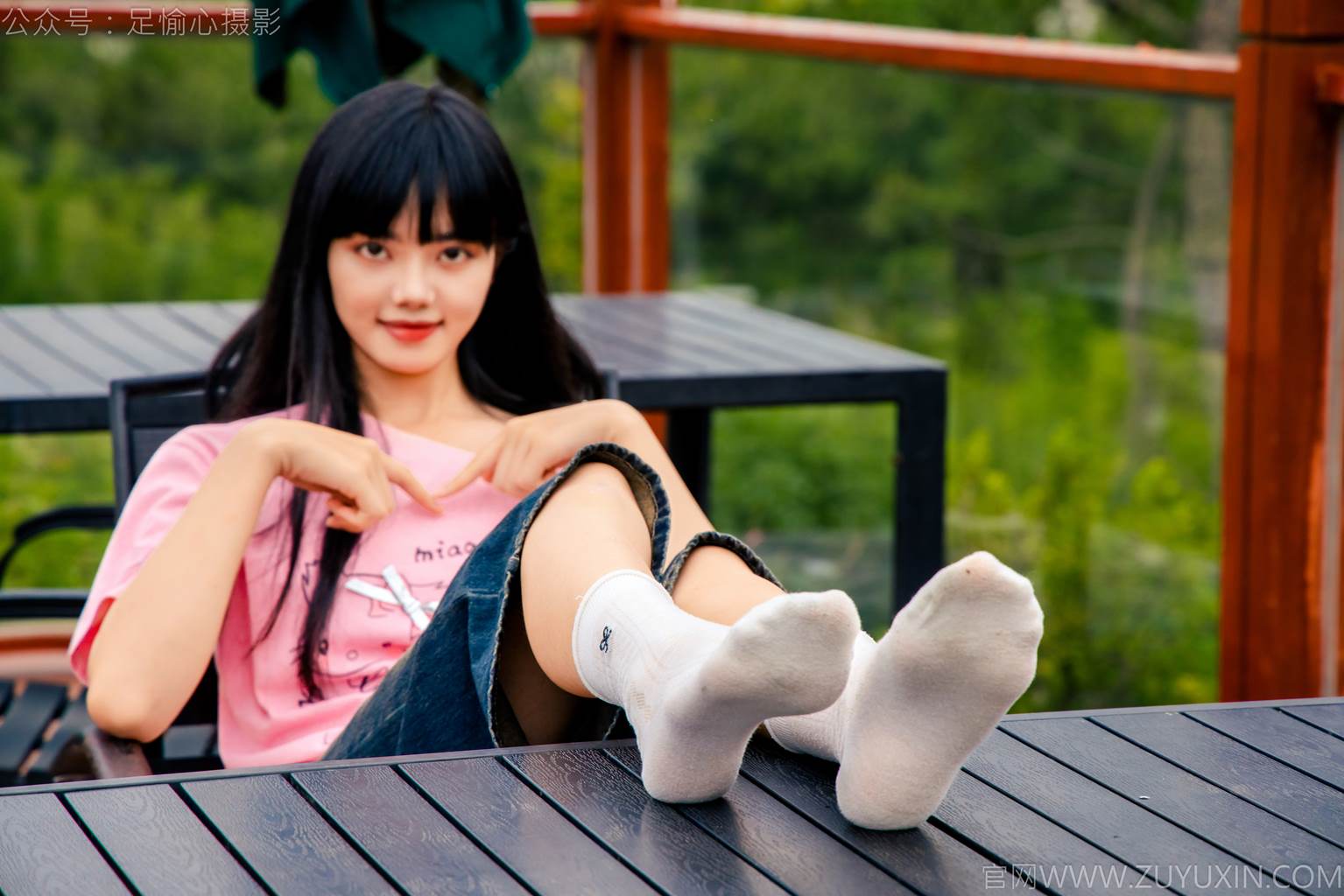 图片[48]-足愉心 NO.050 阿月（搭配：粉色T恤、牛仔短裤、白棉袜、德训鞋、裸足）[80P] – 速更版-美库