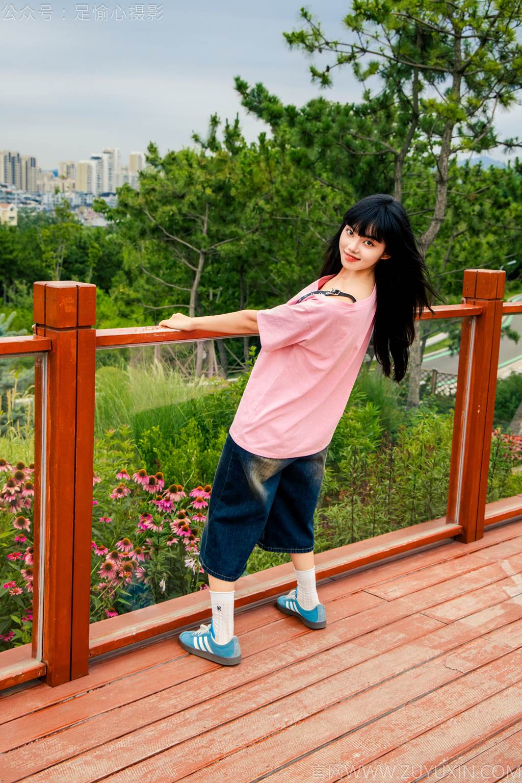 图片[74]-足愉心 NO.050 阿月（搭配：粉色T恤、牛仔短裤、白棉袜、德训鞋、裸足）[80P] – 速更版-美库