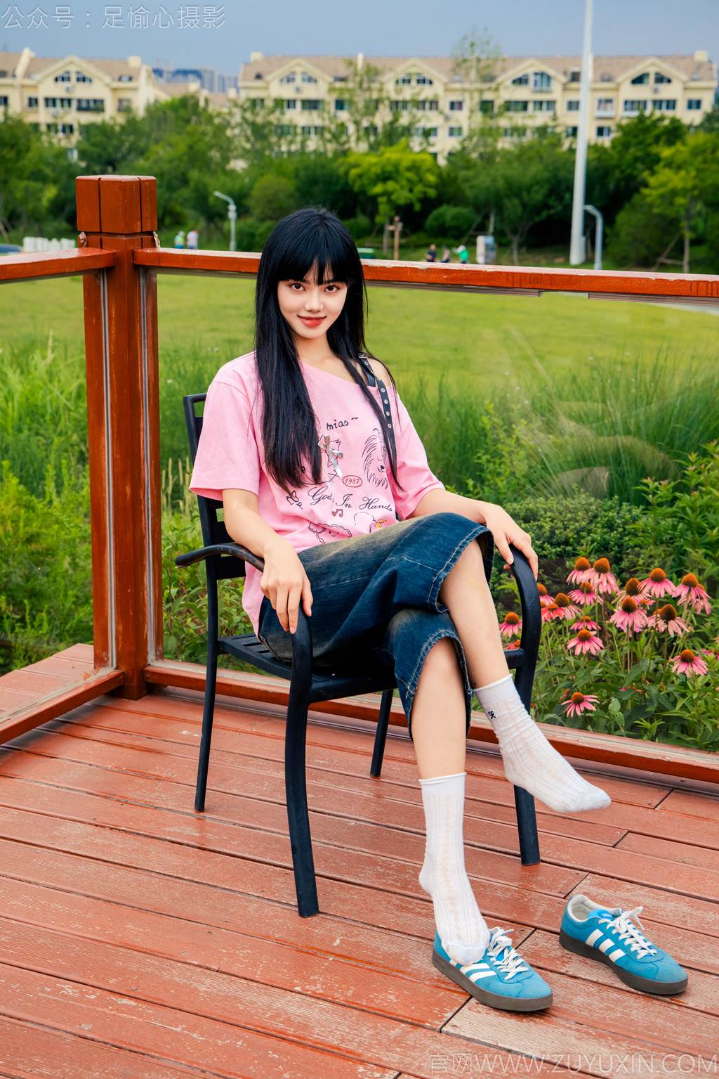 图片[81]-足愉心 NO.050 阿月（搭配：粉色T恤、牛仔短裤、白棉袜、德训鞋、裸足）[80P] – 速更版-美库