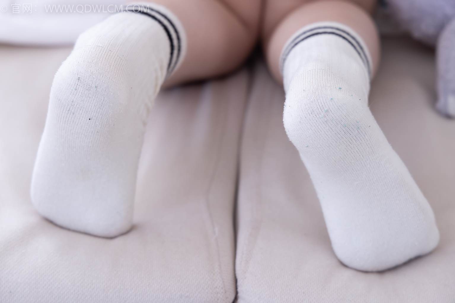 图片[39]-物恋传媒 NO.2445 松松-帆布鞋、白棉袜、裸足[104P] – 速更版-美库