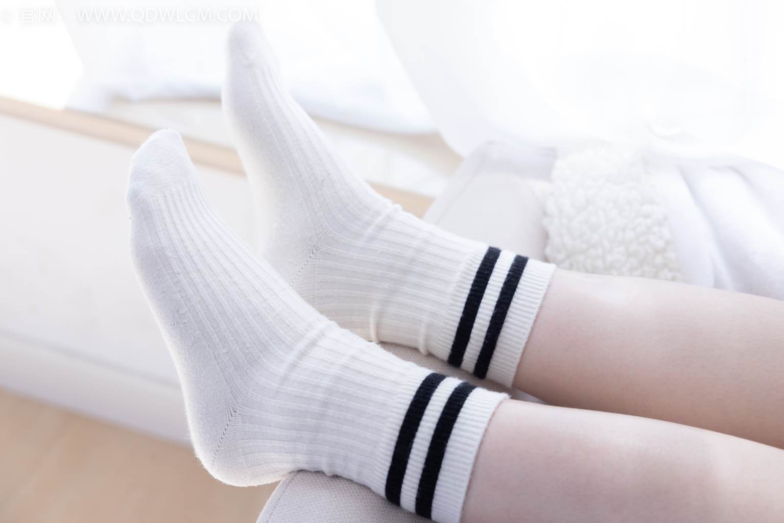 图片[41]-物恋传媒 NO.2445 松松-帆布鞋、白棉袜、裸足[104P] – 速更版-美库