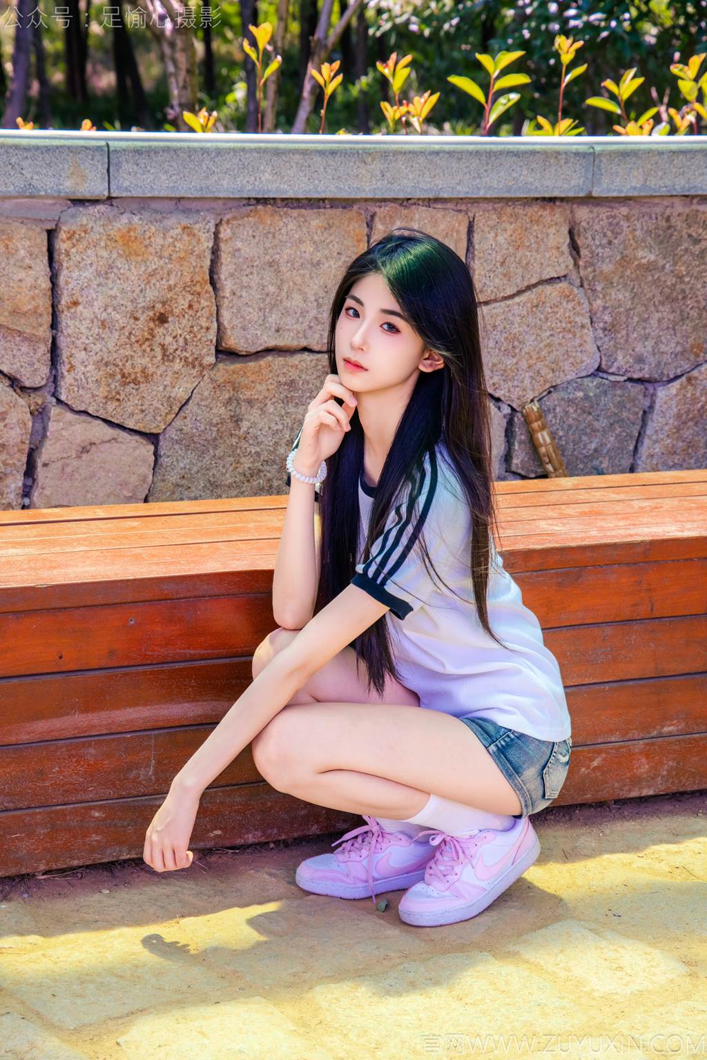 图片[11]-足愉心 NO.051 小瑶（搭配：T恤、牛仔短裤、白棉袜、帆布鞋、裸足）[95P] – 速更版-美库
