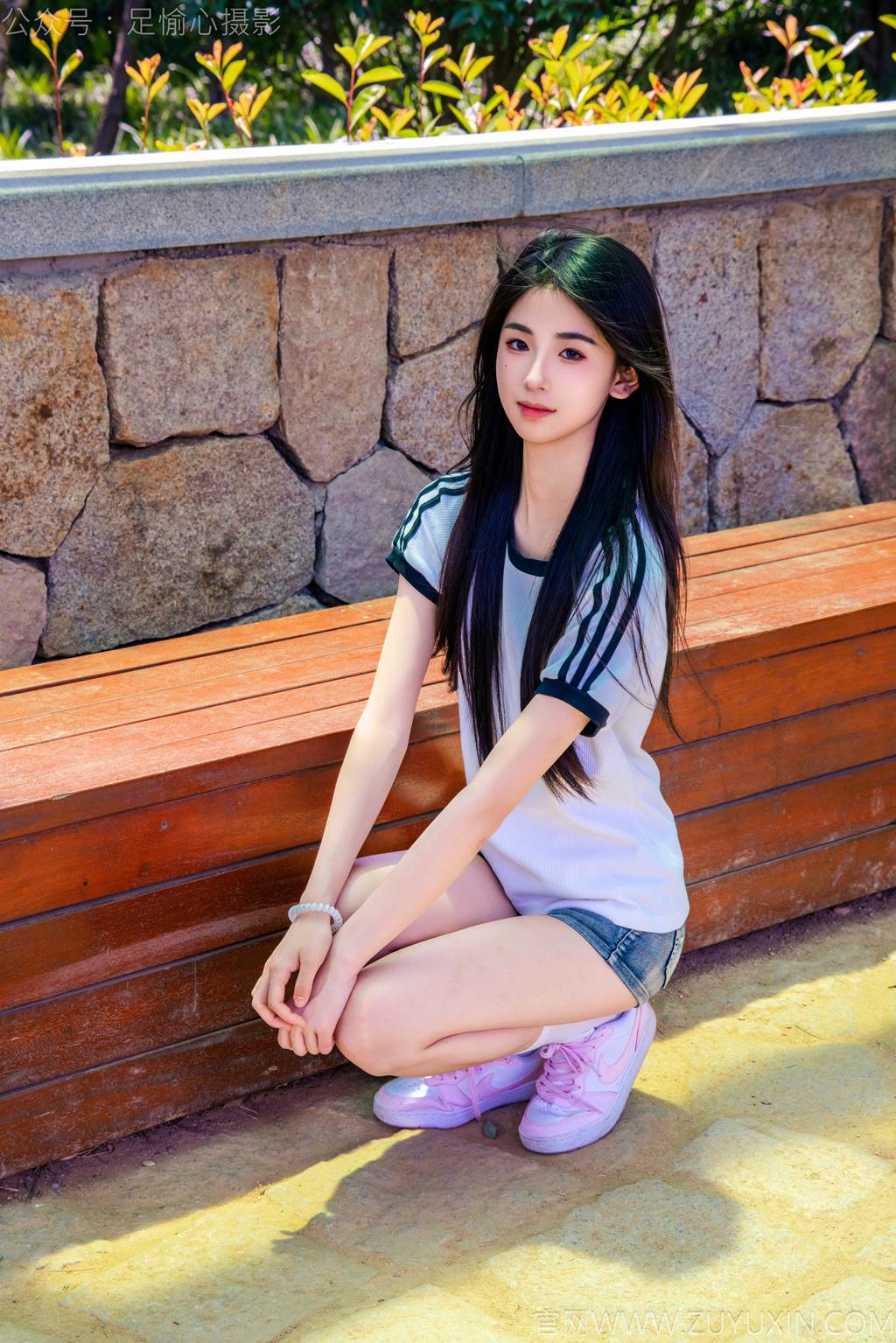 图片[12]-足愉心 NO.051 小瑶（搭配：T恤、牛仔短裤、白棉袜、帆布鞋、裸足）[95P] – 速更版-美库