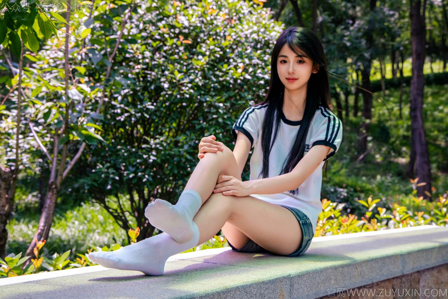 图片[15]-足愉心 NO.051 小瑶（搭配：T恤、牛仔短裤、白棉袜、帆布鞋、裸足）[95P] – 速更版-美库