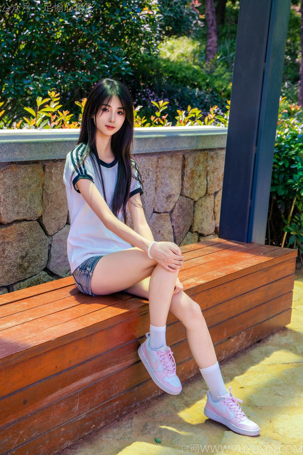 图片[20]-足愉心 NO.051 小瑶（搭配：T恤、牛仔短裤、白棉袜、帆布鞋、裸足）[95P] – 速更版-美库