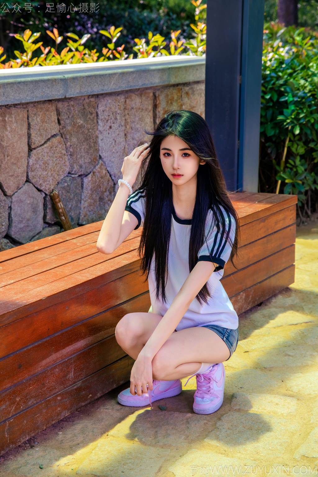 图片[25]-足愉心 NO.051 小瑶（搭配：T恤、牛仔短裤、白棉袜、帆布鞋、裸足）[95P] – 速更版-美库