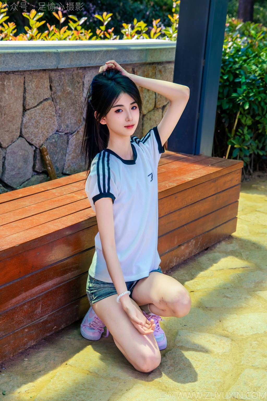 图片[26]-足愉心 NO.051 小瑶（搭配：T恤、牛仔短裤、白棉袜、帆布鞋、裸足）[95P] – 速更版-美库