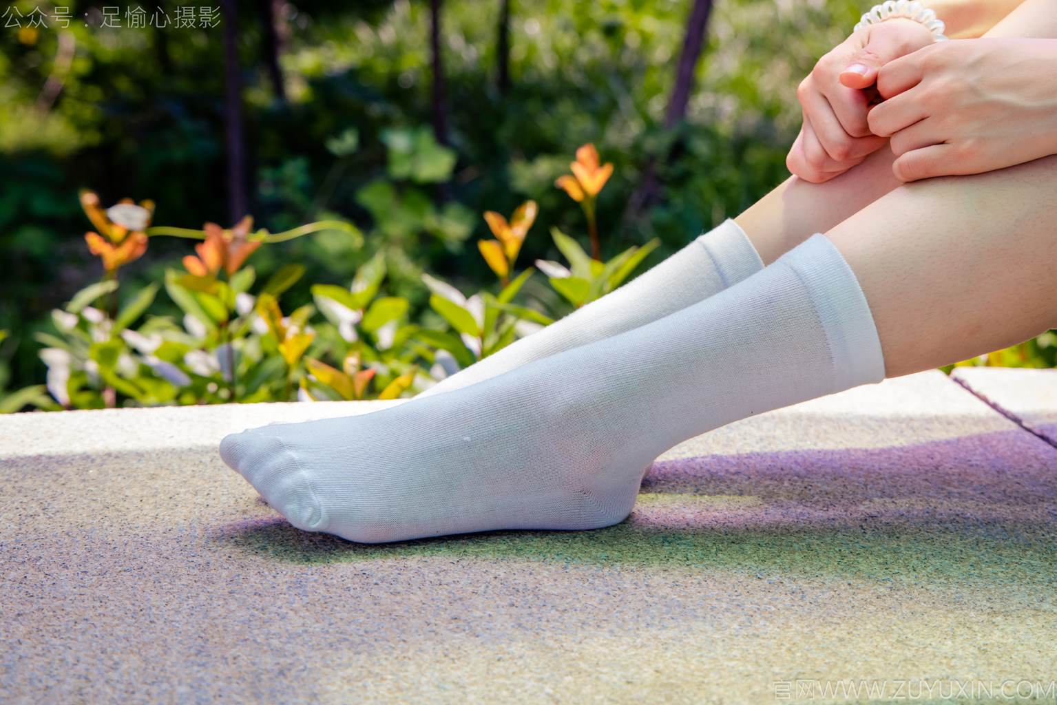 图片[27]-足愉心 NO.051 小瑶（搭配：T恤、牛仔短裤、白棉袜、帆布鞋、裸足）[95P] – 速更版-美库