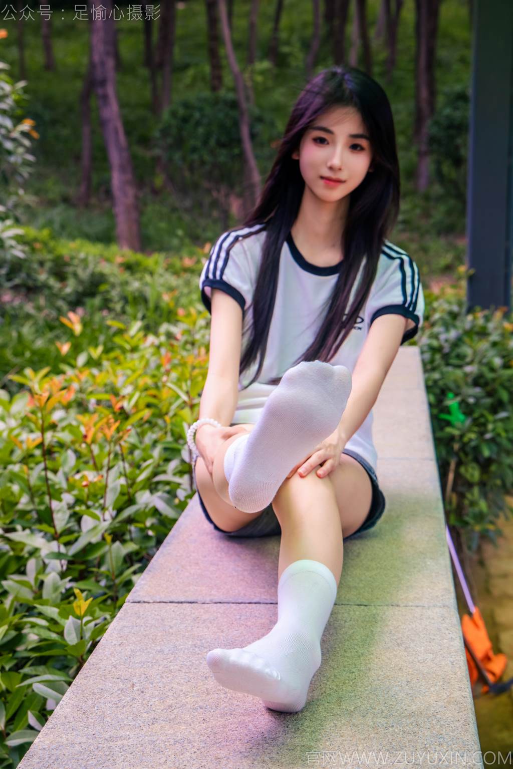 图片[39]-足愉心 NO.051 小瑶（搭配：T恤、牛仔短裤、白棉袜、帆布鞋、裸足）[95P] – 速更版-美库