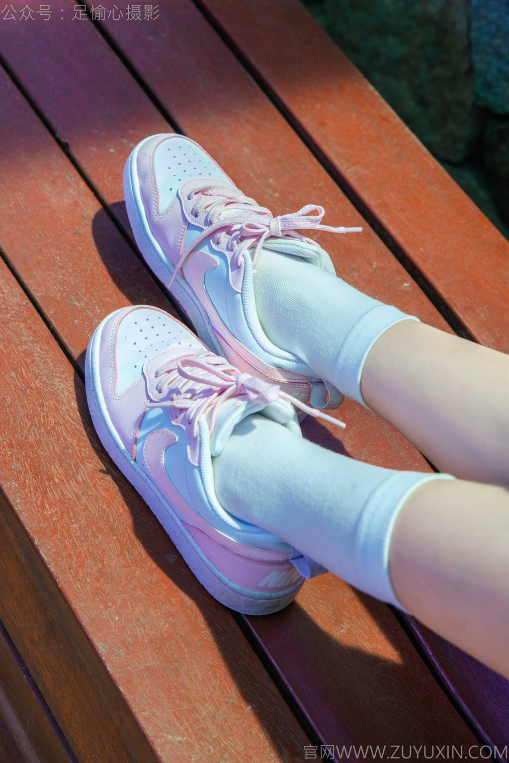 图片[44]-足愉心 NO.051 小瑶（搭配：T恤、牛仔短裤、白棉袜、帆布鞋、裸足）[95P] – 速更版-美库