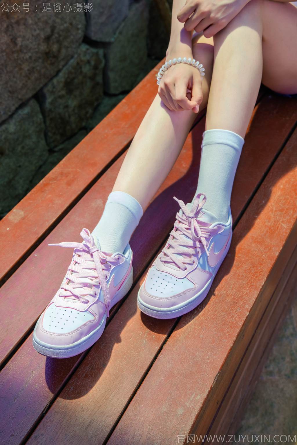 图片[45]-足愉心 NO.051 小瑶（搭配：T恤、牛仔短裤、白棉袜、帆布鞋、裸足）[95P] – 速更版-美库