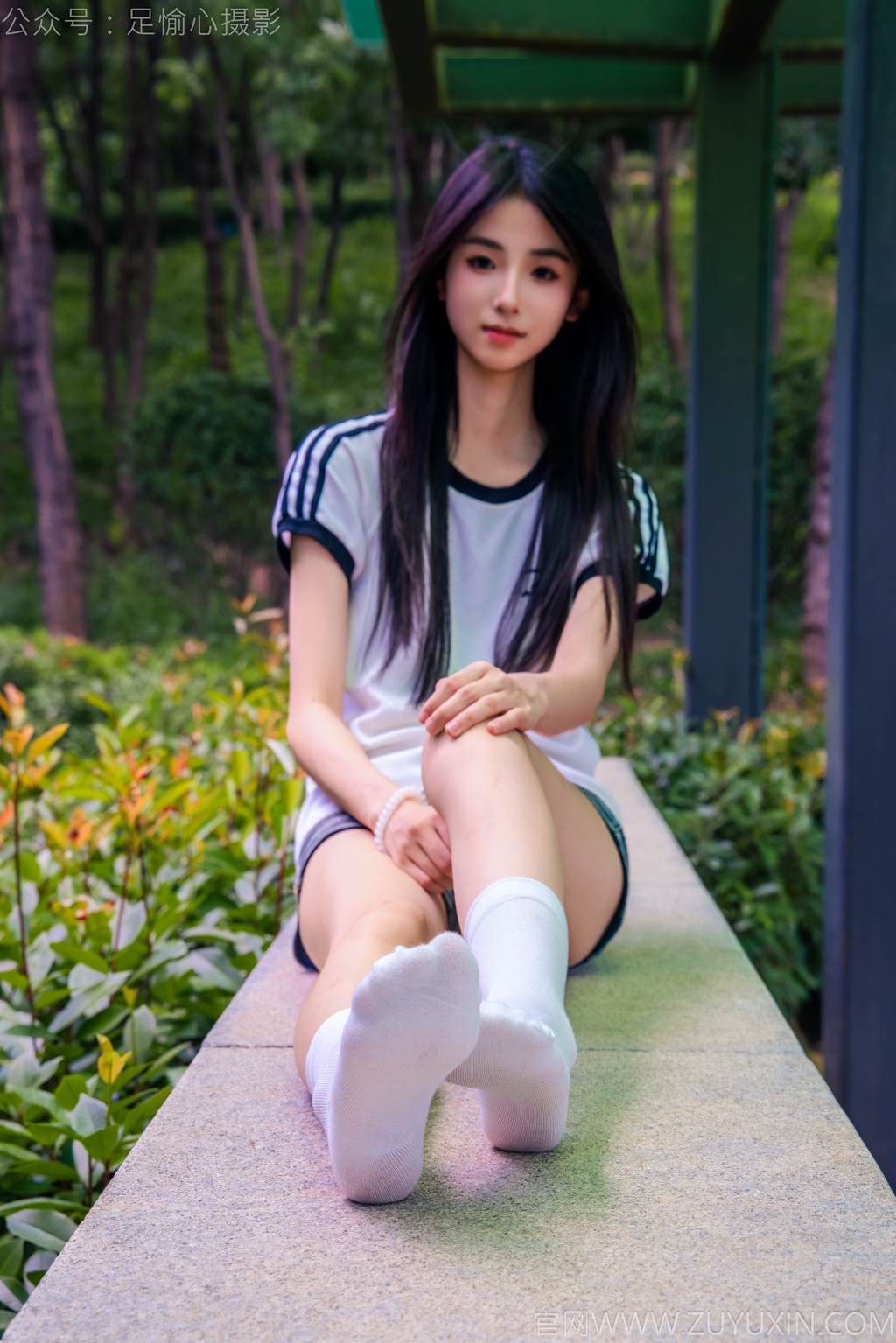 图片[54]-足愉心 NO.051 小瑶（搭配：T恤、牛仔短裤、白棉袜、帆布鞋、裸足）[95P] – 速更版-美库