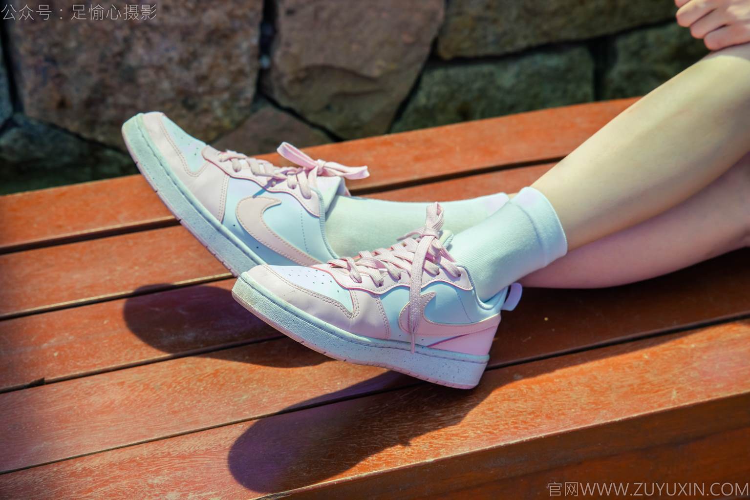 图片[59]-足愉心 NO.051 小瑶（搭配：T恤、牛仔短裤、白棉袜、帆布鞋、裸足）[95P] – 速更版-美库