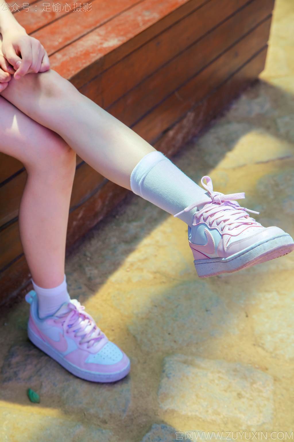 图片[79]-足愉心 NO.051 小瑶（搭配：T恤、牛仔短裤、白棉袜、帆布鞋、裸足）[95P] – 速更版-美库