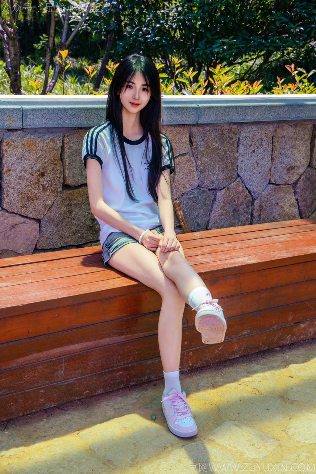 图片[88]-足愉心 NO.051 小瑶（搭配：T恤、牛仔短裤、白棉袜、帆布鞋、裸足）[95P] – 速更版-美库