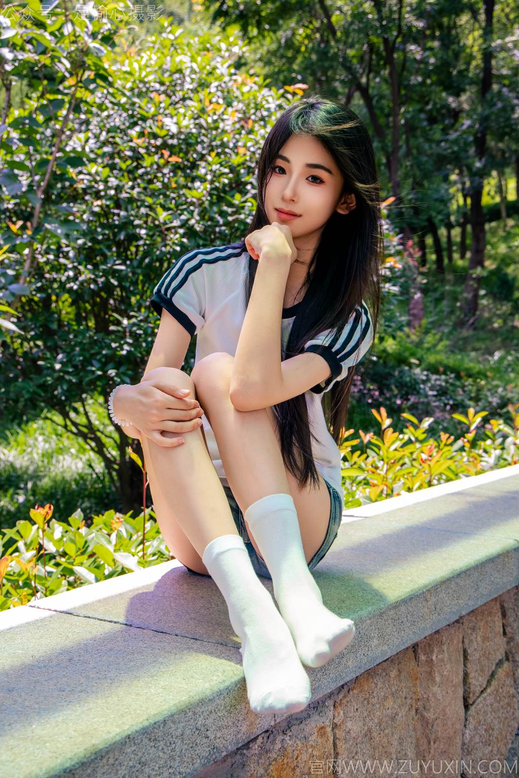 图片[89]-足愉心 NO.051 小瑶（搭配：T恤、牛仔短裤、白棉袜、帆布鞋、裸足）[95P] – 速更版-美库