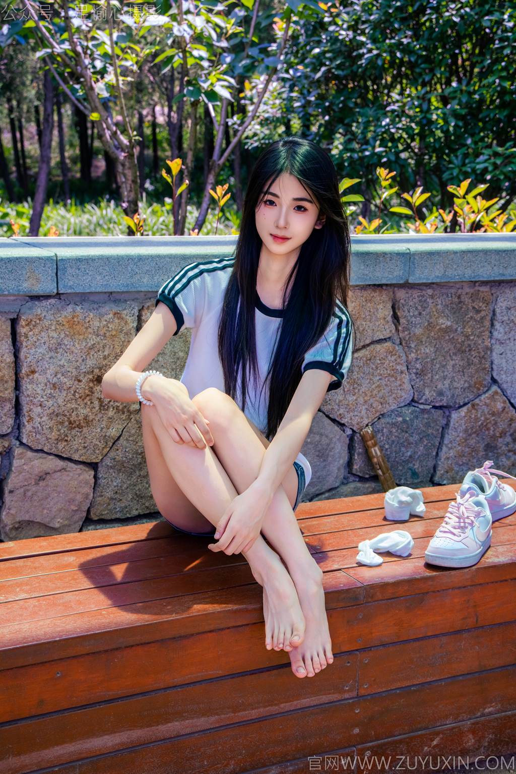 图片[90]-足愉心 NO.051 小瑶（搭配：T恤、牛仔短裤、白棉袜、帆布鞋、裸足）[95P] – 速更版-美库