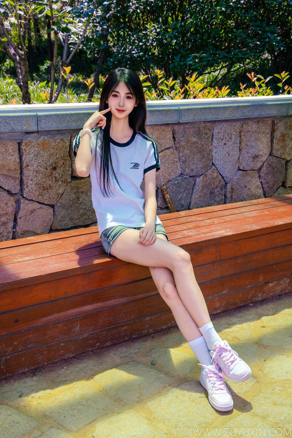 图片[93]-足愉心 NO.051 小瑶（搭配：T恤、牛仔短裤、白棉袜、帆布鞋、裸足）[95P] – 速更版-美库